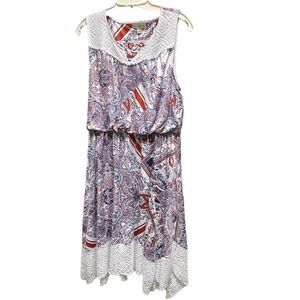 Live and let live size M lace front and hem. Handkerchief hem